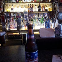 Foto tomada en The Quarter Bar &amp;amp; Grill  por LyDale J. el 7/18/2013