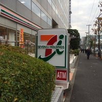 Photo taken at 7-Eleven by Hiroaki N. on 12/25/2013