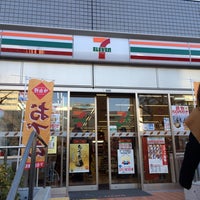 Photo taken at 7-Eleven by Hiroaki N. on 1/6/2014