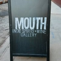 Foto scattata a Mouth Indie Spirits + Wine Gallery da Marcus il 2/4/2017