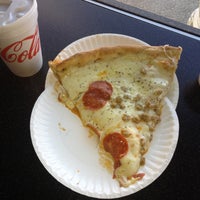 Снимок сделан в Joey&amp;#39;s House of Pizza пользователем Travis K. 10/25/2012