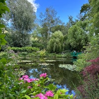 Photo taken at Jardins de Claude Monet by Mihaela P. on 8/2/2023