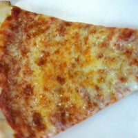 Снимок сделан в College Town Pizza пользователем Bob B. 9/29/2012