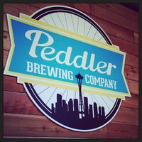 รูปภาพถ่ายที่ Peddler Brewing Company โดย Kelly M. เมื่อ 6/23/2013
