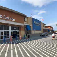 Foto tirada no(a) Walmart Supercentre por Kevin H. em 7/22/2017