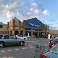 Foto tirada no(a) Walmart Pharmacy por Kevin H. em 7/19/2017