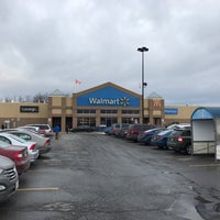 Foto tirada no(a) Walmart Pharmacy por Kevin H. em 12/7/2016