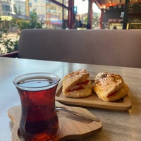 Foto diambil di Kardelen Pasta&amp;amp;Cafe oleh Özlem Büşra pada 4/9/2021