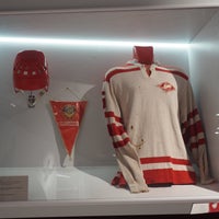2/20/2017 tarihinde Музей и Зал Славы Отечественного Хоккеяziyaretçi tarafından Hockey Museum and Hockey Hall of Fame'de çekilen fotoğraf