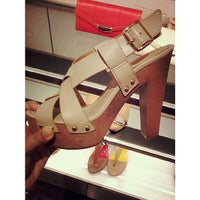 Review Charles & Keith