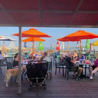 Снимок сделан в Harbor View Restaurant пользователем Martina C. 8/24/2021