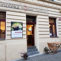 รูปภาพถ่ายที่ Víno Hruška - Vinný bar Rosé โดย Radek เมื่อ 9/3/2018
