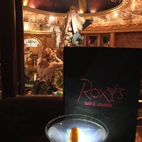 รูปภาพถ่ายที่ Roxy&amp;#39;s Bar &amp;amp; Lounge โดย SoCal Gal เมื่อ 2/21/2018