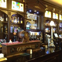 Foto scattata a Cobh Irish Pub da Maru P. il 10/24/2012