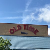 Foto tirada no(a) Old Time Pottery Tampa por Paul Q. em 7/29/2019