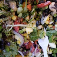 Das Foto wurde bei Salad House von kyle d. am 10/24/2012 aufgenommen