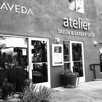Foto tirada no(a) Atelier Salon &amp;amp; Barber Shop por Atelier Salon &amp;amp; Barber Shop em 12/13/2017