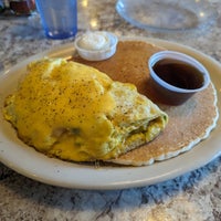 Photo taken at Mountain View Diner by Neil H. on 10/7/2023