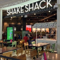 Photo taken at Shake Shack by Khalid A. on 12/17/2022