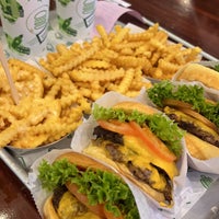 Photo taken at Shake Shack by Khalid A. on 12/17/2022