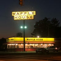 Photo taken at Waffle House by Cynthia D. on 10/22/2018