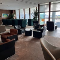 Photo taken at Cathay Pacific Lounge by Cynthia D. on 10/10/2023