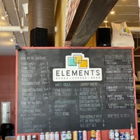 Снимок сделан в Elements: Books Coffee Beer пользователем Amaury J. 12/22/2023