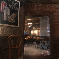 Снимок сделан в Ruby Wine Bar пользователем Денис 4/7/2021