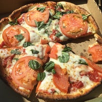 รูปภาพถ่ายที่ Pie Five Pizza โดย ¢αѕѕαи∂яα α. เมื่อ 9/1/2016