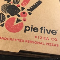 รูปภาพถ่ายที่ Pie Five Pizza โดย ¢αѕѕαи∂яα α. เมื่อ 7/28/2017