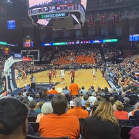 รูปภาพถ่ายที่ John Paul Jones Arena โดย Paul S. เมื่อ 2/20/2020