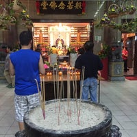 Photo taken at Puat Jit Buddhist Temple (般若念佛堂) by Wilton S. on 5/21/2016