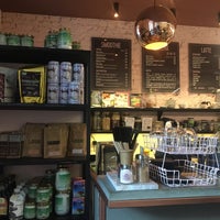 Foto tirada no(a) SML Deli Coffee Shop por Irunya. em 4/15/2019