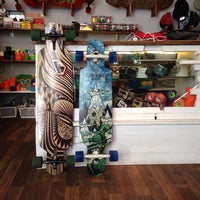 Das Foto wurde bei UrbanBoarding Longboard und Skateboard Shop von Marcio M. am 7/9/2014 aufgenommen