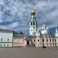 Foto diambil di Кремлевская площадь oleh Mary V. pada 7/27/2021
