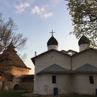 Photo taken at Храм Покрова и Рождества Богородицы от Пролома XIV-XIV вв. by Mary V. on 4/27/2019