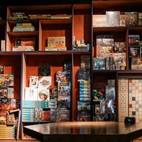 Photo prise au The Corner Grill, Bar + Game Room par Business o. le3/31/2020