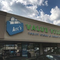 รูปภาพถ่ายที่ Arc&amp;#39;s Value Village โดย Business o. เมื่อ 9/19/2019