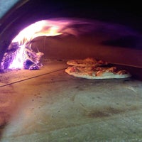 Foto diambil di Le Petit Naples Ristorante Pizzeria oleh Business o. pada 5/24/2020