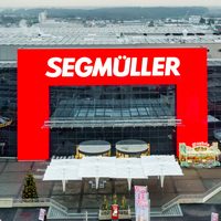 Foto tirada no(a) Segmüller Möbelhaus por Business o. em 8/22/2017