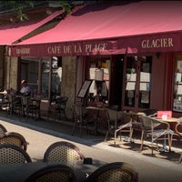 Photo prise au Le Café de la Place par Business o. le2/21/2020