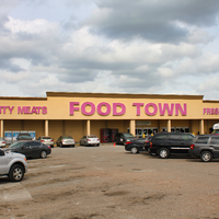 Foto tirada no(a) Food Town por Business o. em 3/17/2020