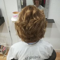 Foto scattata a Peluquería Cristina da Business o. il 6/18/2020