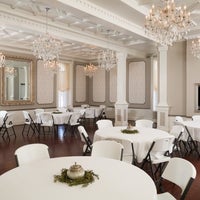 Foto diambil di Historic Elgin Hotel oleh Business o. pada 6/8/2020