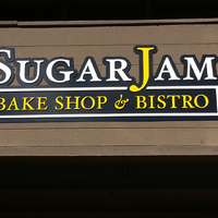Foto tomada en Sugar Jam Bake Shop &amp;amp; Bistro  por Business o. el 3/4/2020