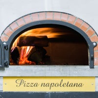 Снимок сделан в Le Petit Naples Ristorante Pizzeria пользователем Business o. 5/24/2020