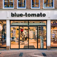 Снимок сделан в Blue Tomato Shop Amsterdam пользователем Business o. 9/9/2019