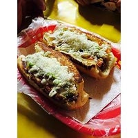 Photo prise au El Caprichoso Hot Dogs Estilo Sonora par Business o. le2/29/2020