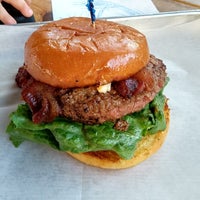 Das Foto wurde bei Shady&#39;s Burgers &amp; Brewhaha von Business o. am 4/10/2020 aufgenommen
