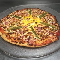 Foto diambil di Redstar Pizza oleh Business o. pada 4/6/2020